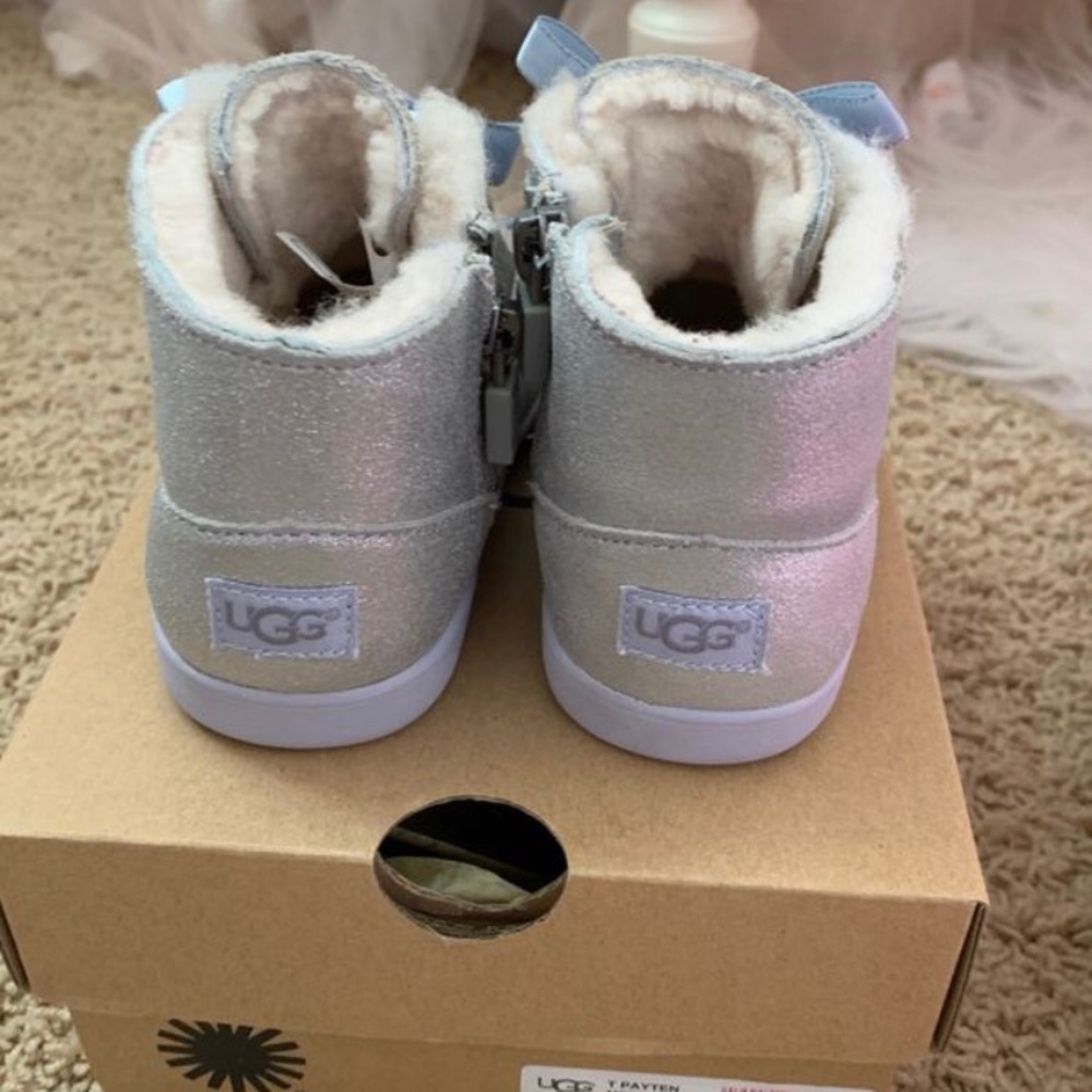 Ugg girl nice warm and sift Ugg boots. Toddler 8